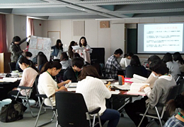 1年生 看護学概論の授業写真
